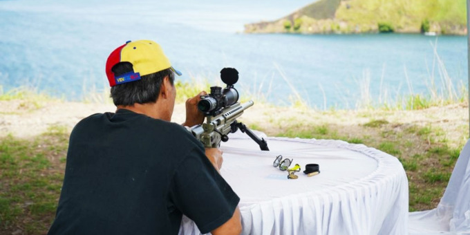 Peserta Kejuaraan Menembak 2nd Indonesia International Long Range Shooting Grand Prix Seri IV 2022 di Kelurahan Sipolha Kecamatan Pematang Sidamanik Kabupaten Simalungun.