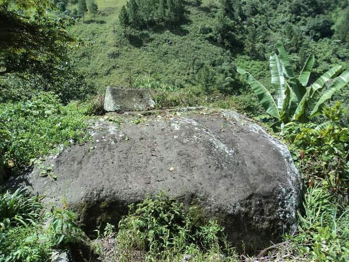 Makam Batu Naiulak Roha Boru Manurung.