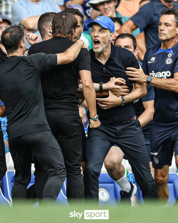 Thomas Tuchel ribut dengan Antonio Conte.