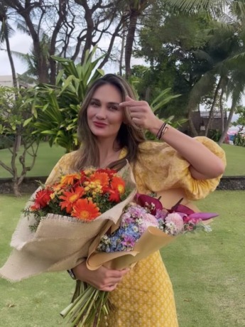 Luna Maya Rayakan Ultah ke-39.