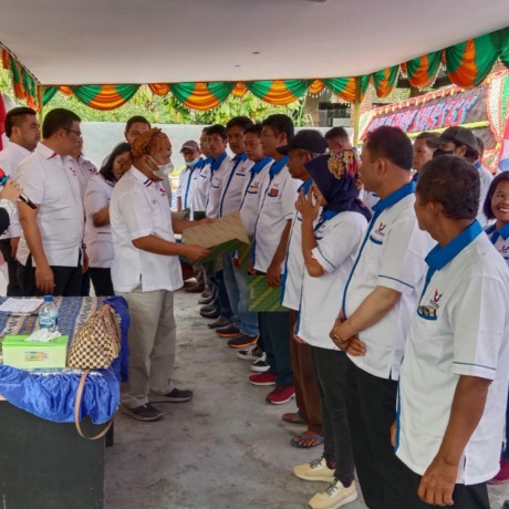 Pelantikan dan penyerahan SK pengurus 32 DPC Partai Perindo se-Kabupaten Simalungun, Rabu (24/8). (f: metro/edi saragih)