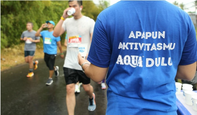 AQUA kembali ambil bagian dalam perhelatan bergengsi Maybank Marathon 2022, yang berlangsung di Bali, pada 28 Agustus 2022. Sebagai official water sponsor, AQUA membawa serta semangat ‘AQUA Dulu’ melalui kehadiran pada seluruh titik water station di sepan