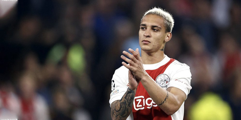 Antony pindah ke Manchester United.