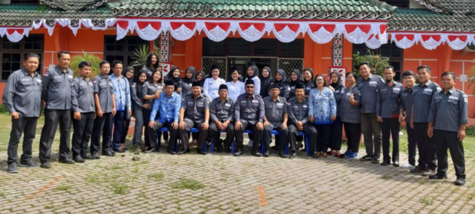 Pimpinan Bawaslu Simalungun, Sekretaris dan para pegawai.