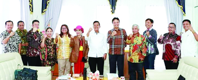 Yayasan Diakonia Sosial GKPS Cikoko saat beraudiensi dengan Bupati Simalungun. (f: metro/ist)