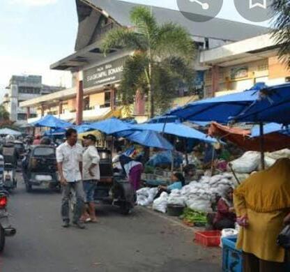 Foto: Jalan Thamrin Kota Padang Sidempuan pedagang kaki lima semakin menjamur dan terus bertambah.