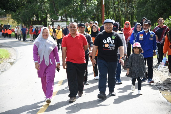 Foto: Bupati Tapsel H Dolly Pasaribu, didampingi Camat Batang Toru Maratinggi Siregar bersama seluruh OPD Tapsel Se Tapsel.