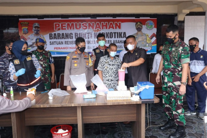 Kepolisian Resor Asahan memusnahkan narkotika jenis sabu dan ekstasi  bernilai miliaran rupiah.