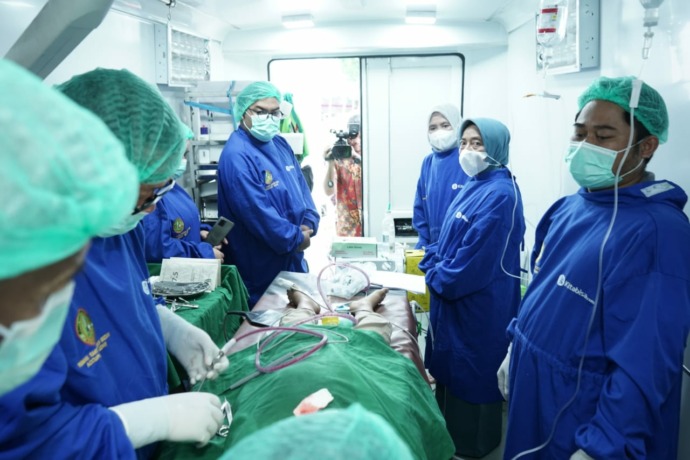 Pengobatan gratis dan sunat masal di Puskesmas Hessa Air Genting