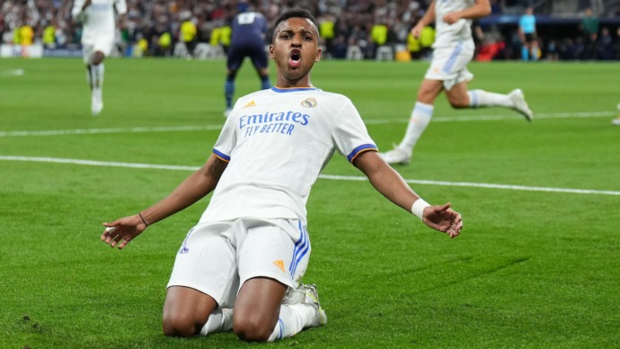 Real Madrid vs Shakhtar berlangsung di Santiago Bernabeu, Kamis (6/10/2022) dini hari WIB. El Real memimpin 2-0 lebih dulu lewat Rodrygo dan Vinicius Junior.