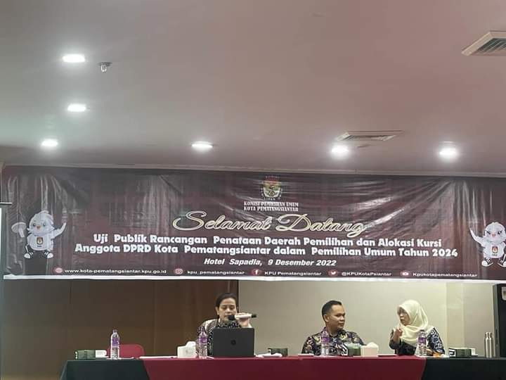 Wali Kota Pematang Siantar Susanti Dewayani menandatangani Pernyataan Komitmen Revitalisasi Pelayanan Publik.