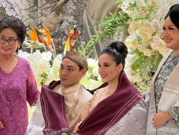 Chelsea Islan menikah di Katedral.