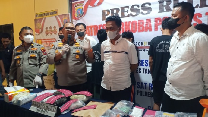 Kapolres Tanjungbalai AKBP Ahmad Yusuf Afandi SIK MM saat memaparkan ke pada insan pers terkait kronologi penangkapan tersangka.
