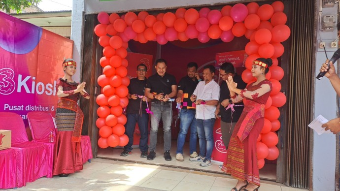 Opening 3 Kiosk di Balige, Kabupaten Toba, Sumatera Utara.