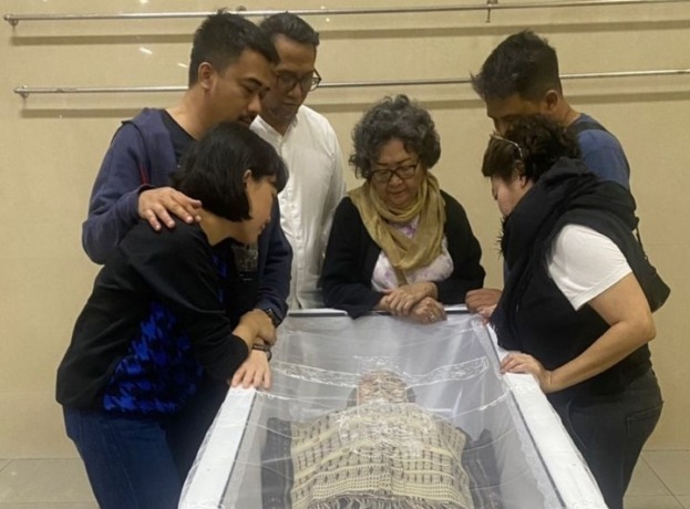 Hiras Paimatua Sidabutar, ayahanda dari presenter Indy Barends meninggal dunia. Kabar duka tersebut dibenarkan oleh Kiky dari manajemennya. Dia mengatakan ayah Indy Barends menghembuskan napas terakhirnya Selasa (21/2/2023).