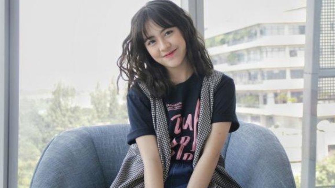 Adhisty Zara.
