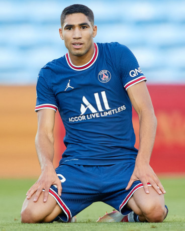 Achraf Hakimi menghadapi penyelidikan kejaksaan Prancis. Bek Paris Saint-Germain itu dituduh memperkosa perempuan yang dikenalnya dari media sosial.
