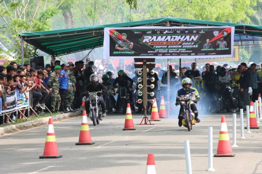Foto: Dedi Siregar/MetroDaily Ramadhan Drag Bike tahun 2023 di sirkuit buatan Jalan Pabrik Benang Kelurahan Sidomukti, Kota Kisaran Barat.
