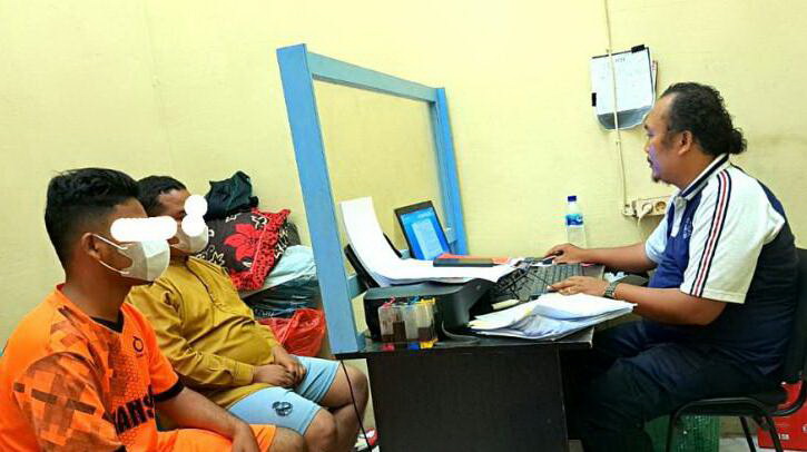 Dua oknum guru yang sudah diamankan di Kantor Polres Palas.