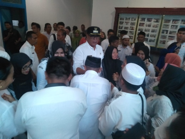 Foto: Samman Siahaan/MetroDaily Bupati Madina usai penyerahan SK Pj Kades se Madina.