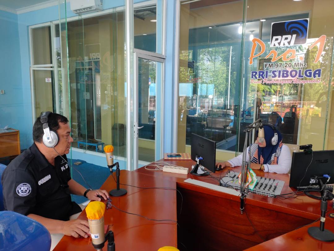 Foto: Darwis Halawa/MetroDaily Kasi Humas Polres Tapteng, AKP Horas Gurning saat mewakili Kapolres Tapteng untuk mengimbau warga tidak melakukan pembakaran lahan disaat musim kemarau