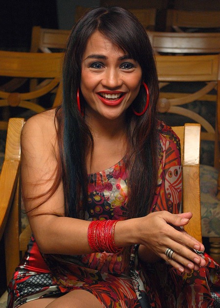 Penyanyi dangdut, Lilis Karlina.