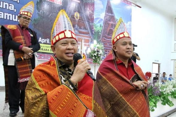 Ketua MPR Bambang Soesatyo (Bamsoet) saat menghadiri Pesta Bona Taon Raja Rumahorbo Dohot Boru se-Jabodetabek 2023, di Bekasi, Minggu (2/4). (f: metro/jpnn)