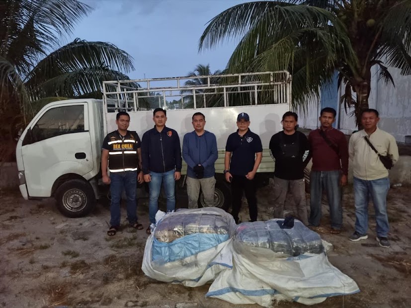 Tim gabungan yang berhasil mengamankan balpress dan satu unit mobil Isuzu.