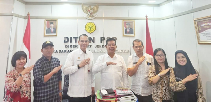 Foto: Dok Diskominfo  Bupati Simalungun Radiapoh Hasiholan Sinaga didampingi Kadis Pertanian Sakban Saragih di Kementerian Pertanian.