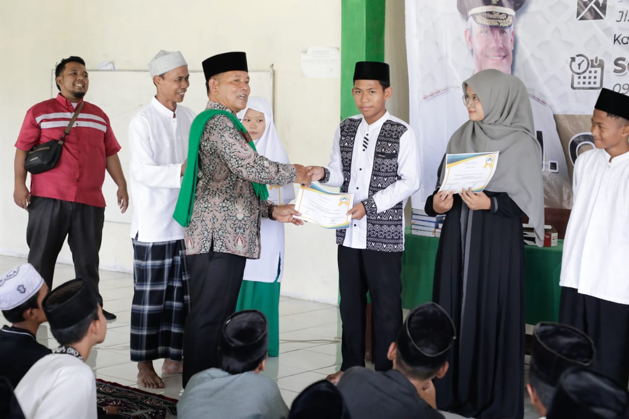 Suasana kegiatan pembekalan akhlakul karimah yang dikemas melalui pesantren kilat bagi para remaja masjid dan santri di Jalan Rahayu, Desa Bandar Klippa, Kecamatan Percut Seituan, Kabupaten Deli Serdang, Selasa (4/4/2023). IST