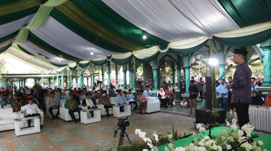 SAMBUTAN: Wakil Gubernur Sumatera Utara, Musa Rajekshah menghadiri sekaligus memberi sambutan di acara pembukaan MTQ Antarbangsa oleh DMDI bekerjasama dengan BKPRMI yang diadakan di Masjid Al-Musannif Cemara, Kabupaten Deli Serdang, Sabtu (1/4/2023). DISK