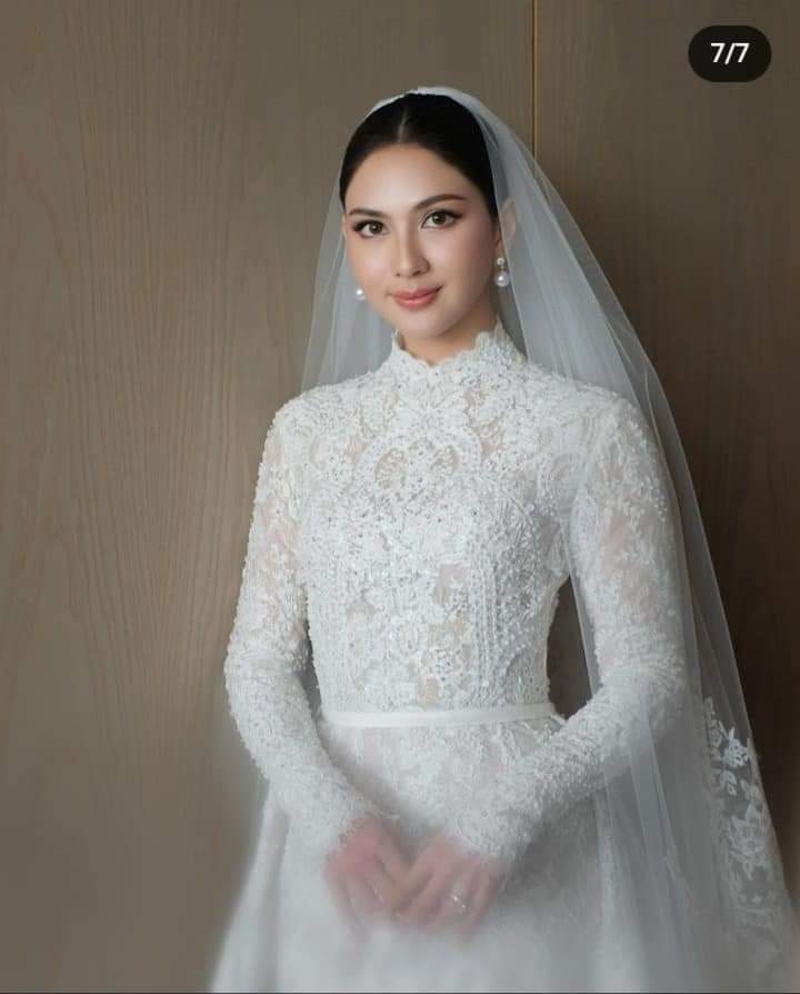 Jessica Mila dan gaun pengantinnya.
