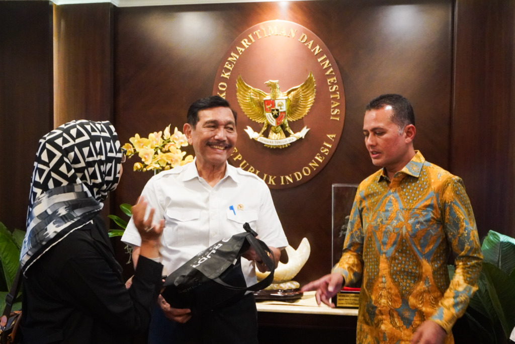 MENEMUI: Wagubsu Musa Rajekshah menemui Menko Marves RI, Luhut Binsar Pandjaitan di Jakarta, Senin (8/5). Pertemuan turut dihadiri Ketua MPR RI sekaligus Ketua Umum IMI Pusat, Bambang Soesatyo. DISKOMINFO SUMUT