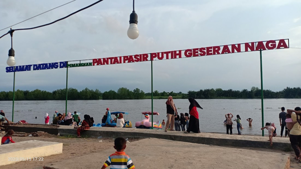 Pantai Pasir Putih Geseran Naga-Ilustrasi.