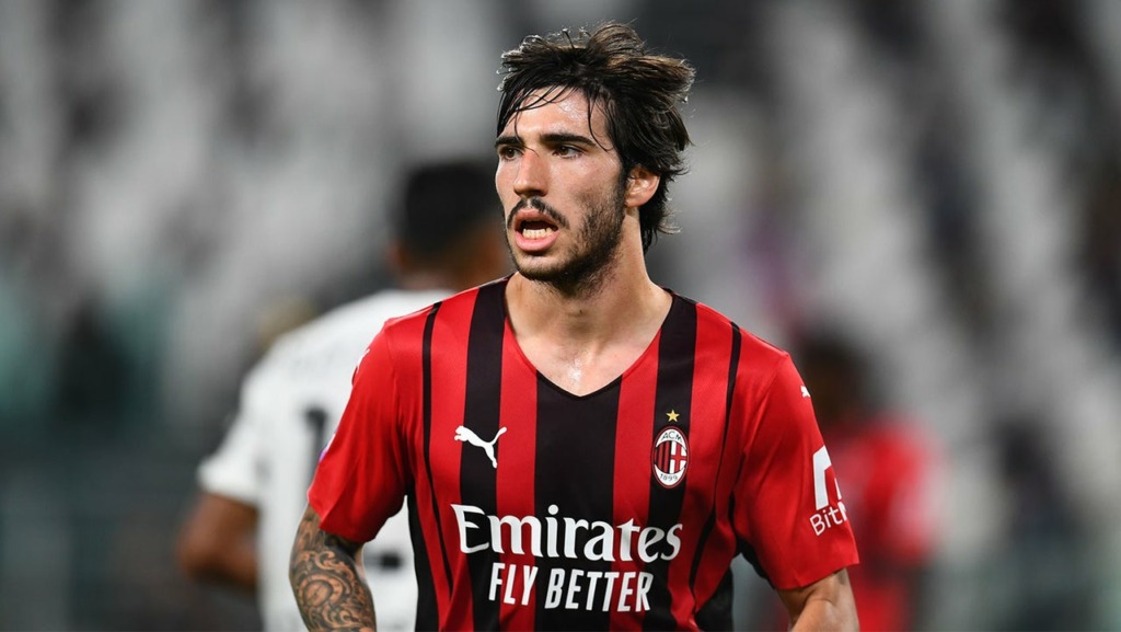 Sandro Tonali, pemain AC Milan.  AC Milan melakoni laga lanjutan di Liga Italia, melawan tim papan bawah Serie A, Cremonese. 
