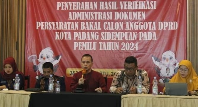 Foto: Ketua KPU Psp Tagor Dumora di acara penyerahan hasil verifikasi administrasi Bacaleg pada Pemilu Tahun 2024.
