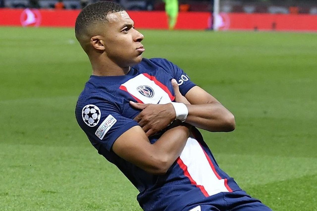 Kylian Mbappe menolak perpanjangan kontrak baru di Paris Saint-Germain.