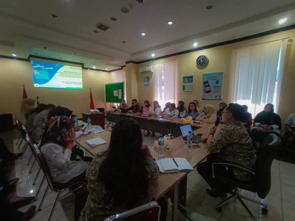 BPJS Kesehatan Cabang Sibolga saat menggelar pertemuan pemantauan dan evaluasi implementasi Pemberian Informasi dan Penanganan Pengaduan (PIPP) bersama fasilitas kesehatan mitra, Rabu (14/6) lalu. (Foto: Dok BPJS)