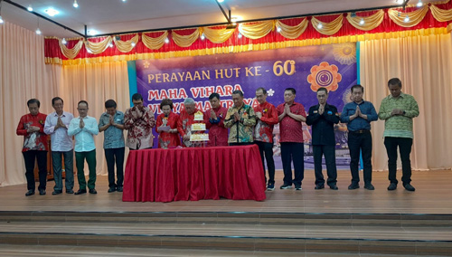 Rudolf V Saragih pada perayaan HUT ke-60 Maha Vihara Vidya Maitreya Pematang Siantar.