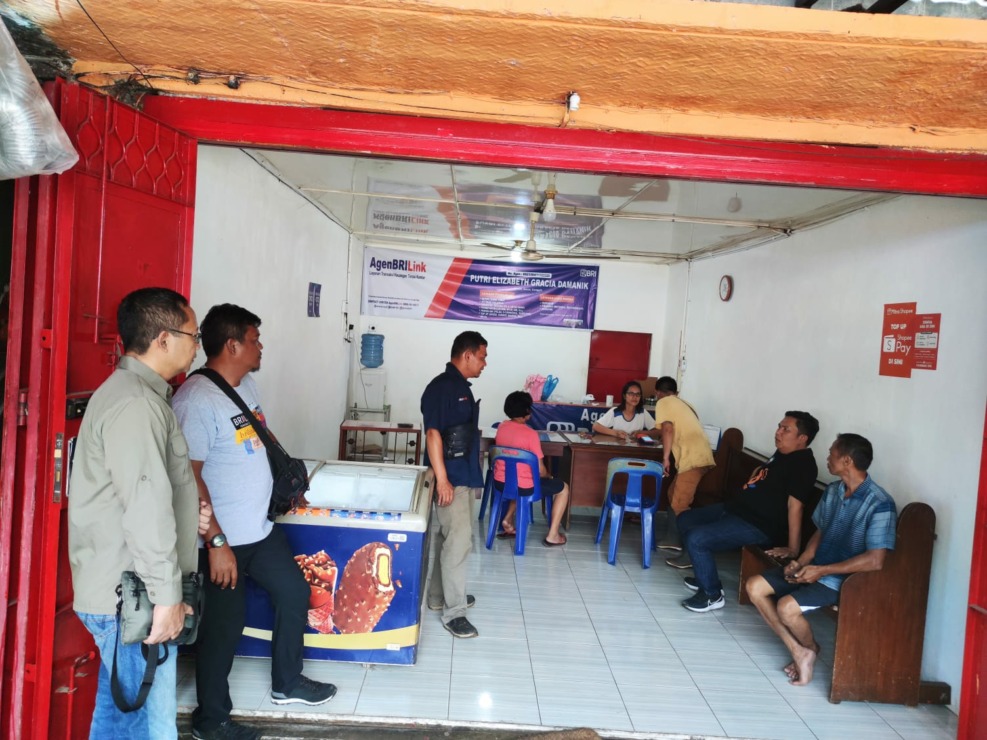 Pemimpin Cabang Bank Rakyat Indonesia (BRI) Pematang Siantar, Yanri Eka Putra, bersama tim rutin melakukan pemantauan dan pembinaan di agen BRILink secara berkala, untuk menjaga agar transaksi di agen BRILink yang ada di Siantar-Simalungun tetap berjalan