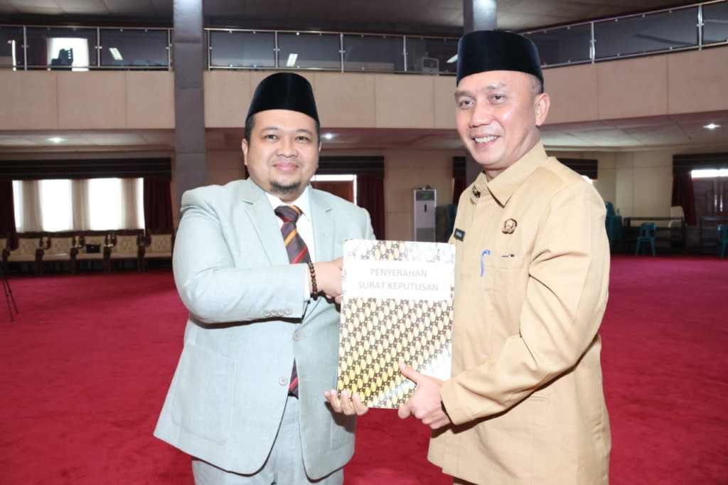 Bupati Tapsel, H Dolly Pasaribu resmi melantik Sofyan Adil Siregar jadi Sekda Tapanuli Selatan. (Foto: Prokopim Tapsel)