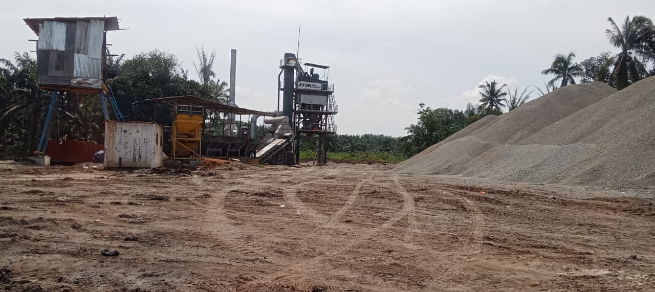 Proses pembangunan pabrik AMP milik PT Bina Mitra Indo Sejahtera (PT.BMIS) di Desa Air Teluk Hessa, Kecamatan Air Batu, Kabupaten Asahan, Sumatera Utara, belum ada izin.