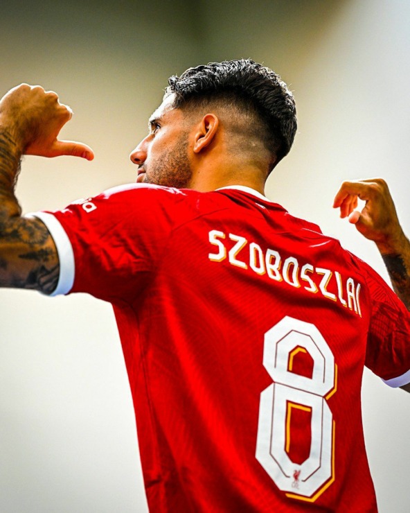 Dominik Szoboszlai akan memakai seragam Liverpool nomor 8.