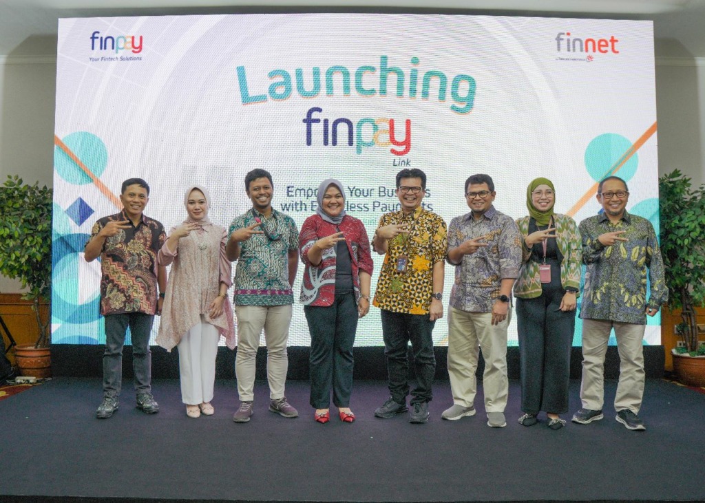 PELUNCURAN: (kiri ke kanan) VP Synergy & Enterprise Business Finnet, Gunawan Edi Wibowo, Manager Business Development Metranet, Riyazsa Savitria, CEO OCA Indonesia, Rizki Prima Sakti, Direktur Enterprise Business PT Finnet Indonesia, Irena Aldanituti, SGM