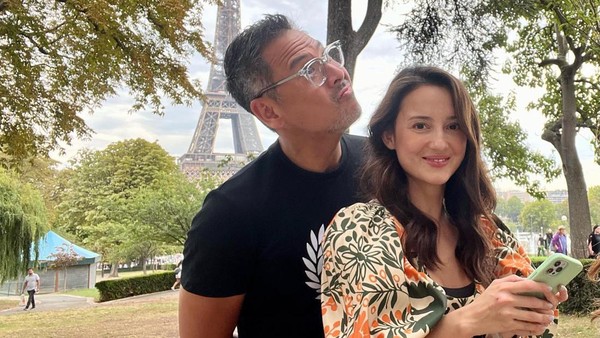 Julie Estelle dan suami.