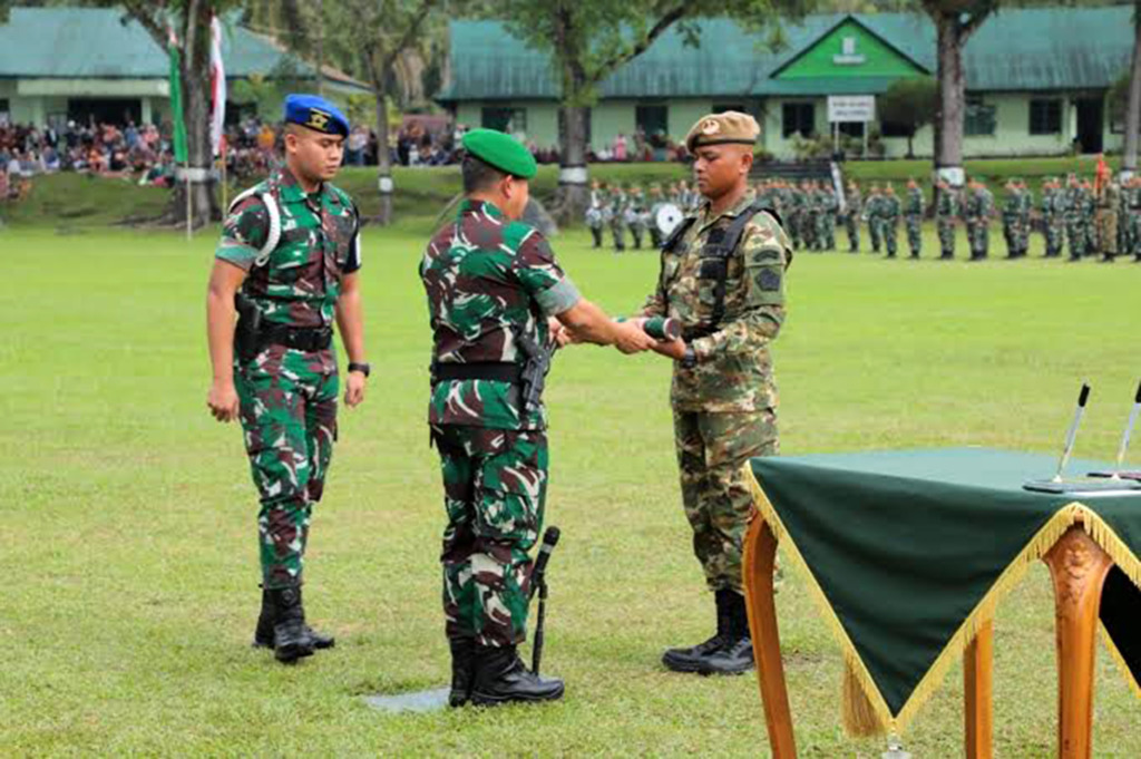 Sebanyak 500 orang dilantik dengan Pangkat Letnan Dua Perwira Komponen Cadangan (Komcad) Pertahanan Negara (Komcad Hanneg) Matra Darat, oleh Pangdam I/BB Mayjen TNI A Daniel Chardin, Senin (31/7), di Rindam I/Bukit Barisan (BB) Pematangsiantar. (DISKOMINFO SUMUT/Pendam I/BB)