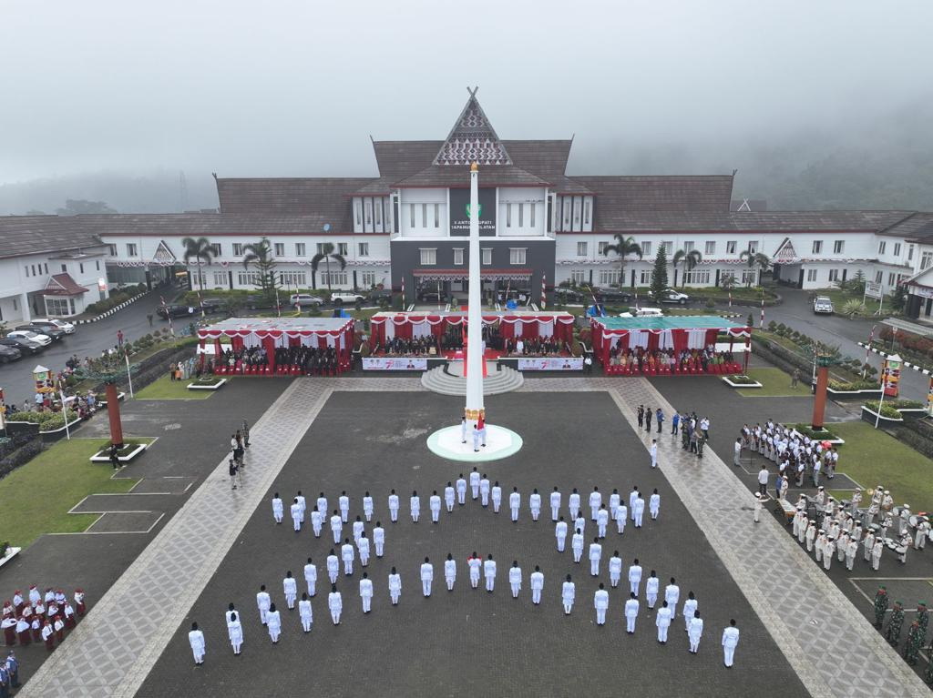 Perayaan HUT ke 78 RI di Tapsel di Halaman Parade Kantor Bupati Tapsel, Sipirok.