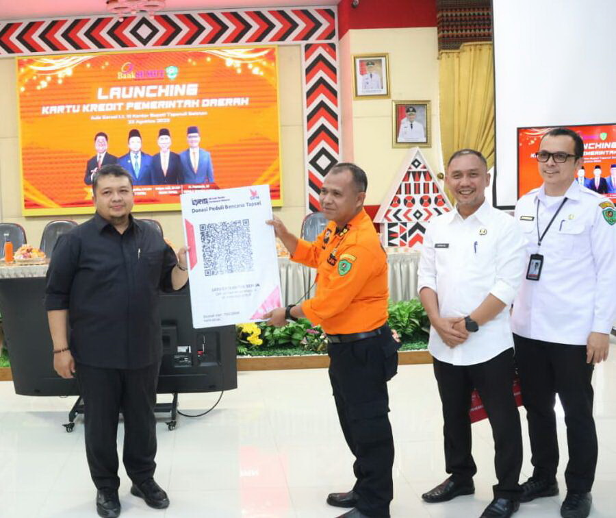 Bupati Tapsel, H.Dolly Pasaribu launching Dompak BPBD Kabupaten Tapsel. (Foto: Prokopim Tapsel)