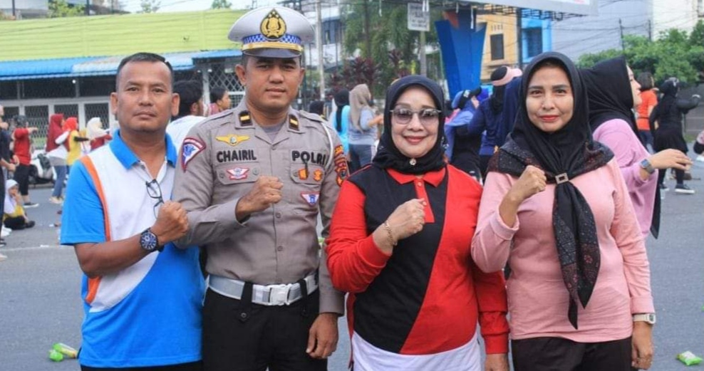 Wakil Bupati Labuhanbatu Hj Ellya Rosa Siregar (baju merah). (Foto: Budi/MetroDaily)