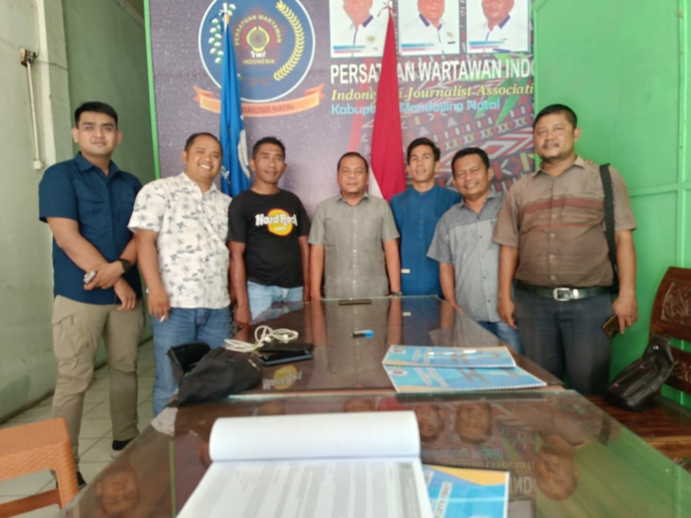 Pengurus dan Panitia Lomba Karya Tulis PWI Madina. (Dok. PWI Madina)
